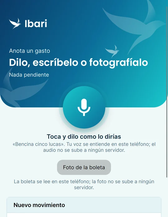 Ibari móvil en el tema Marea (claro): micrófono para dictar un gasto, botón de foto de la boleta y formulario del movimiento
